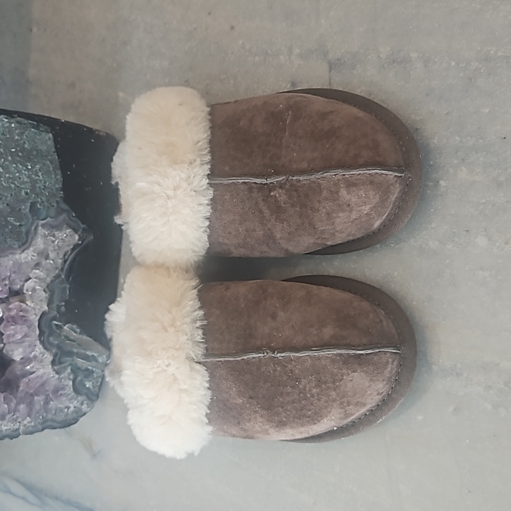 Uggs - Picture 2 of 12